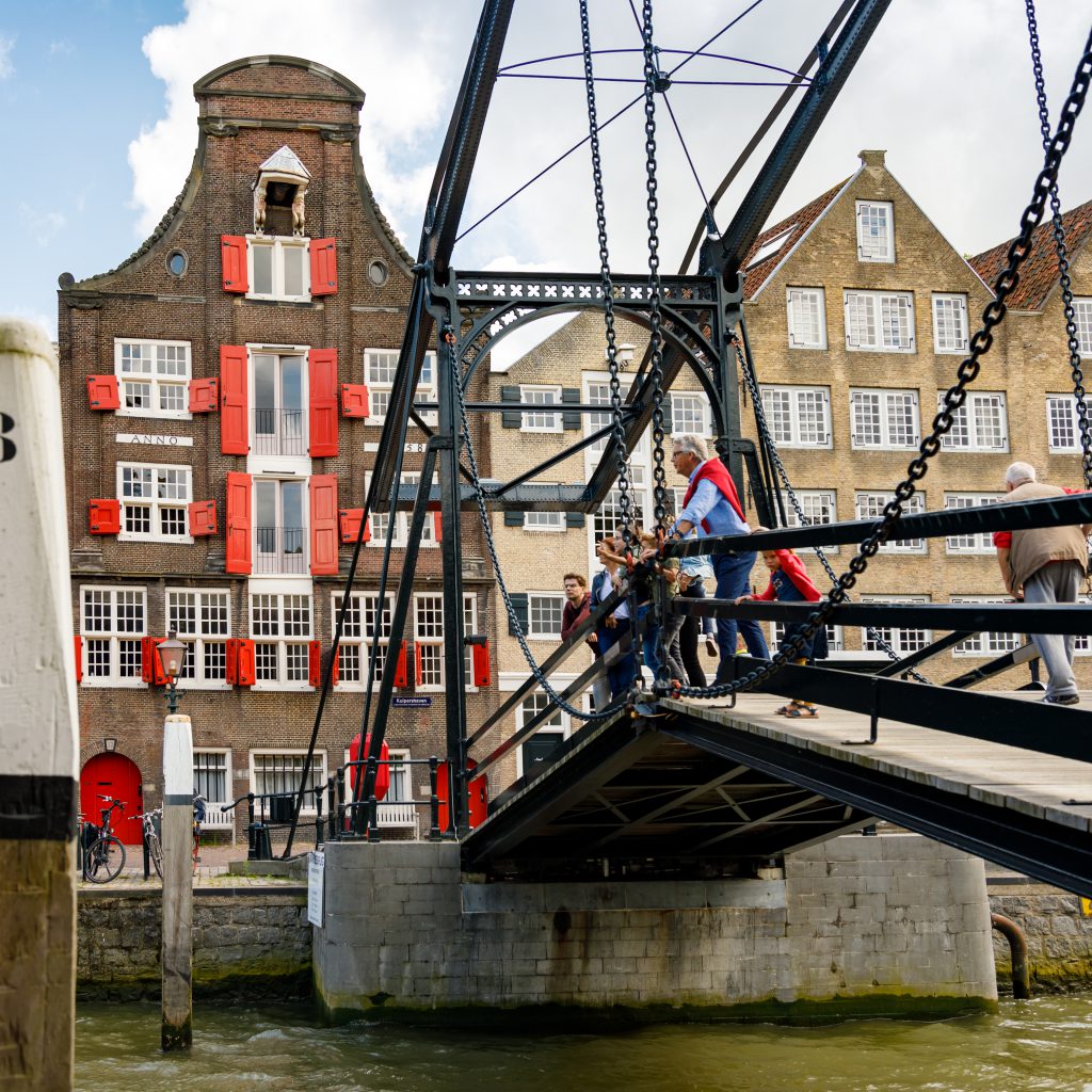 Wandelen historische binnenstad Wolwevershaven Damiatebrug