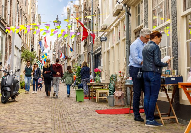 Kunstrondje Dordt wandelen Vleeshouwerstraat kunst curiosa antiek Dordrecht