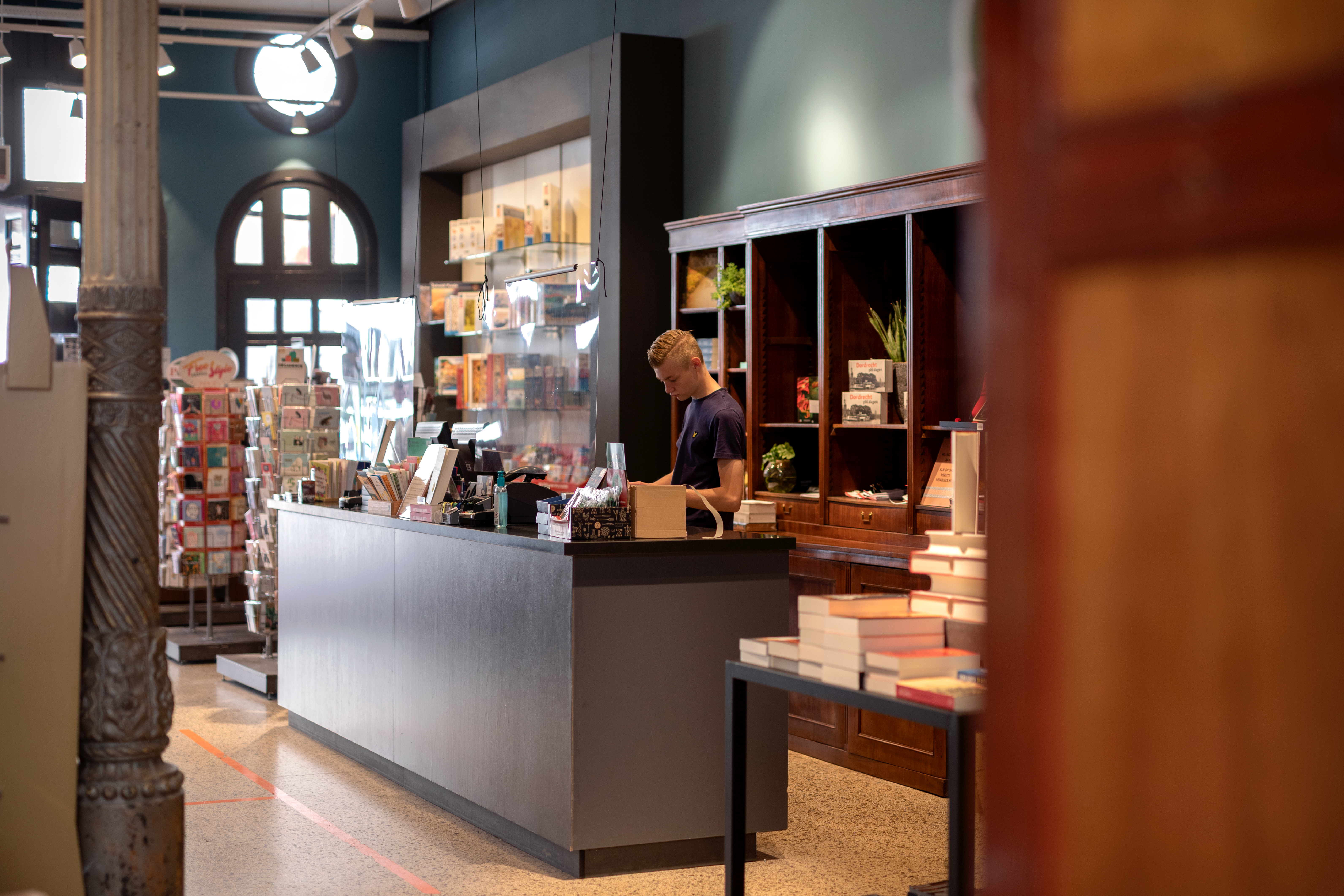 Boekhandel Vos & vd Leer - Dordrecht - Visstraat - books - bookshop - auction house