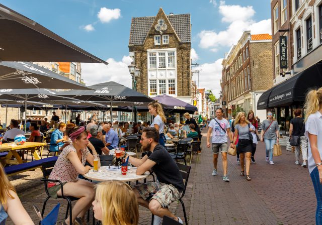 Scheffersplein Dordrecht terrassenplein winkelen Voorstraat Midden
