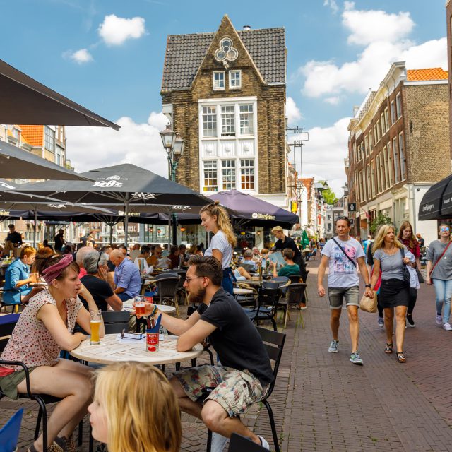 Scheffersplein Dordrecht terrassenplein winkelen Voorstraat Midden
