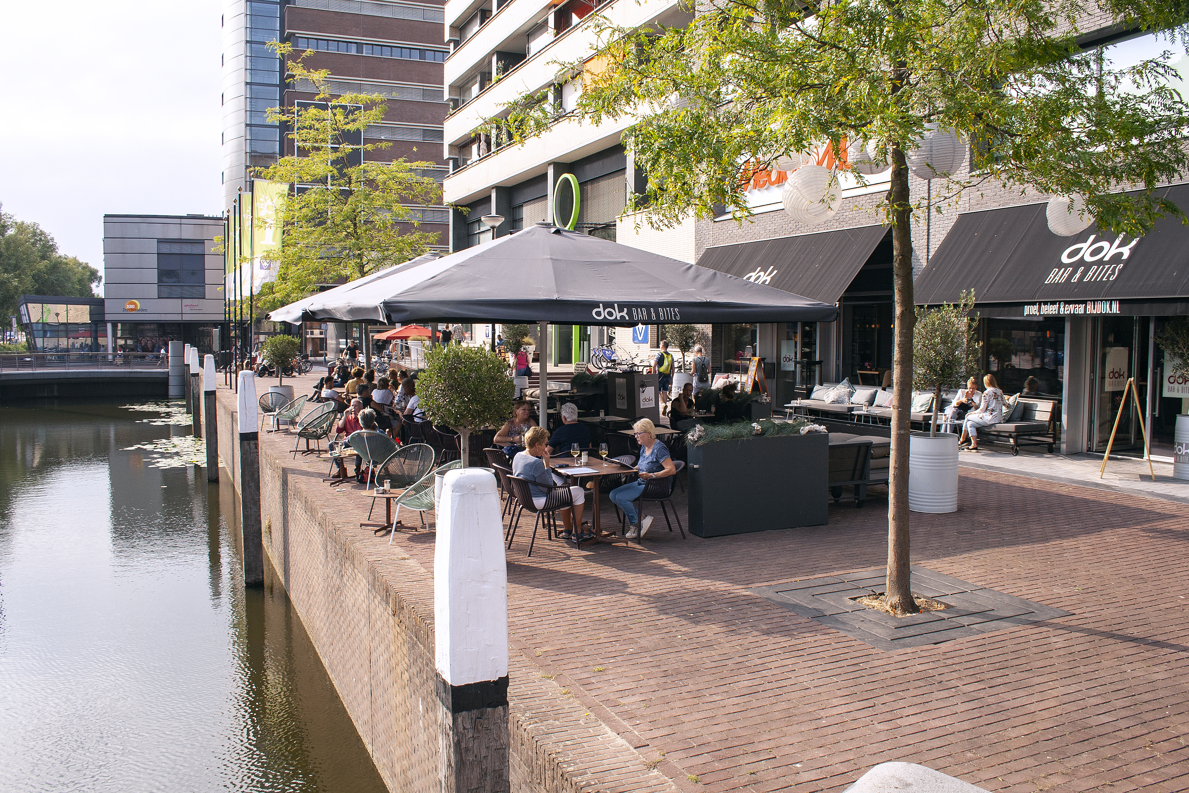 DOK Bar & Bites terras