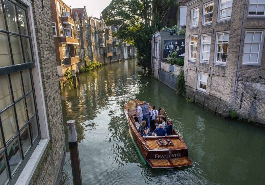 Voorstraathaven Si Barone rondvaartboot historische havens Dordrecht