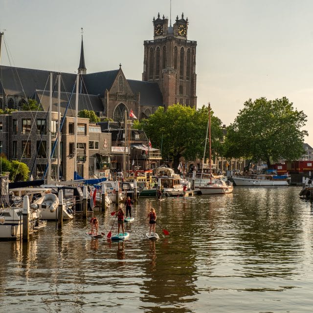 Suppen paddle boarden centrum dordrecht grote kerk