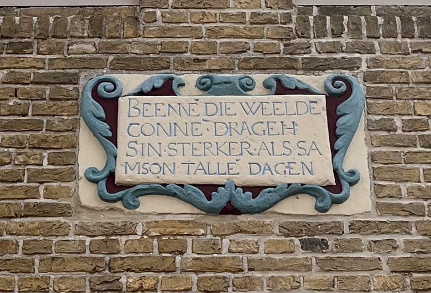 Facade stone Dordrecht Hofstraat 22