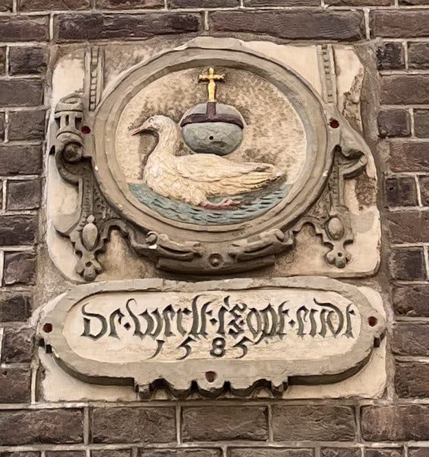 Facade stone Dordrecht Nieuwstraat 35