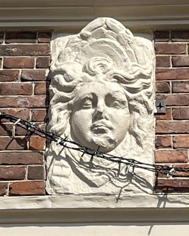 Facade stone Dordrecht Nieuwstraat 40