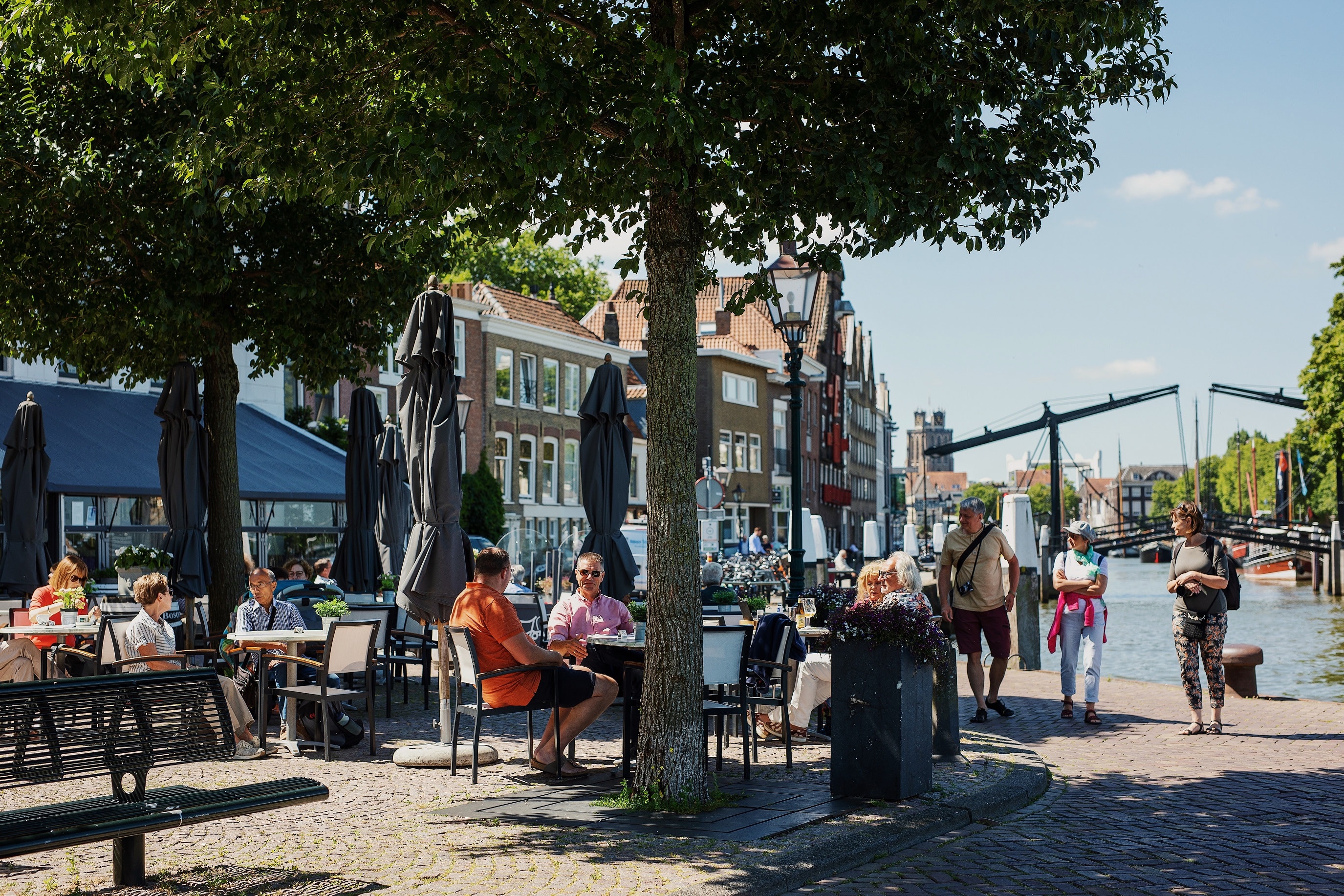 Groothoofd terras eten drinken Jongepier Damiatebrug Wolwevershaven water Dordrecht