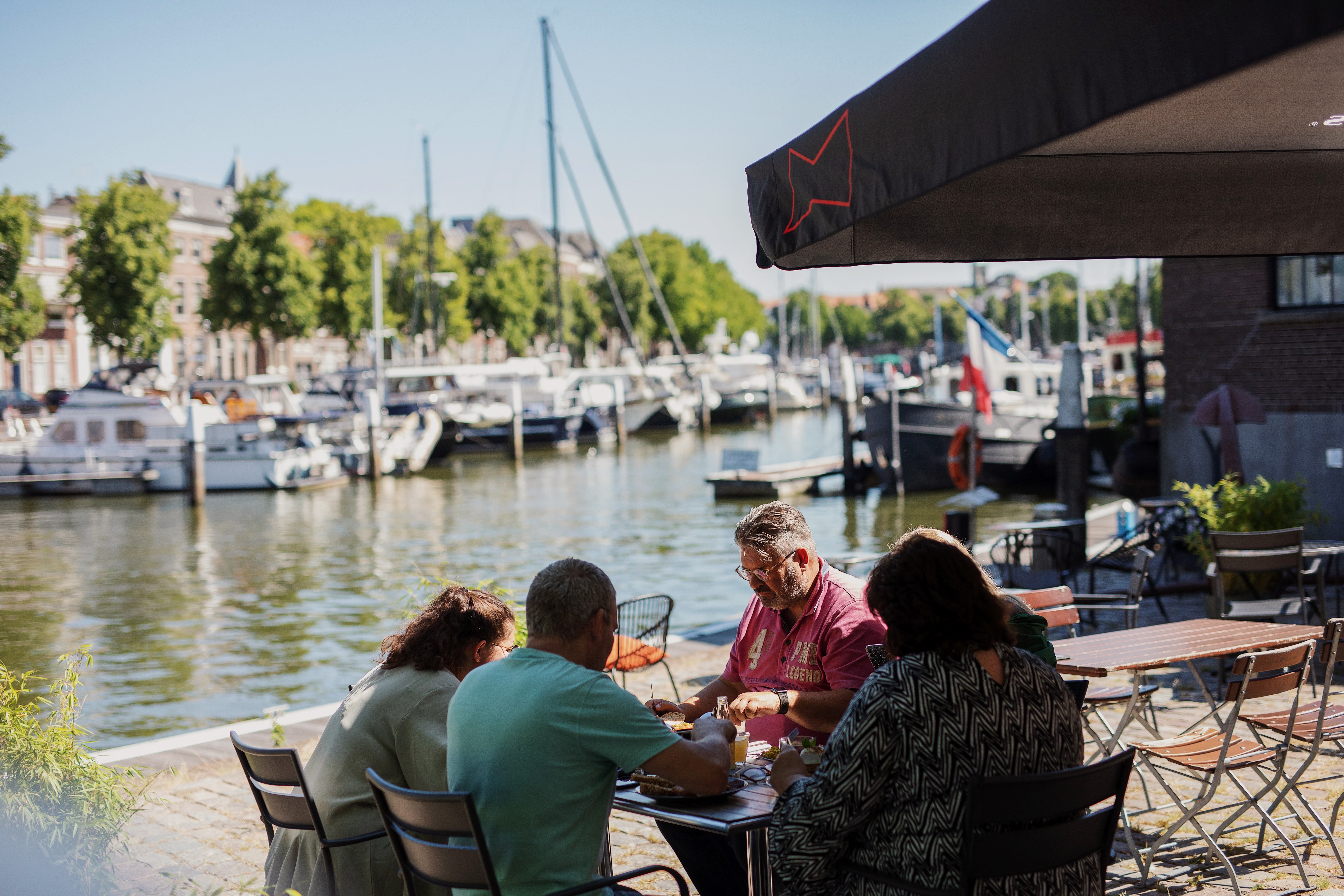 Rebel Rebel terras eten drinken Nieuwe Haven water Dordrecht