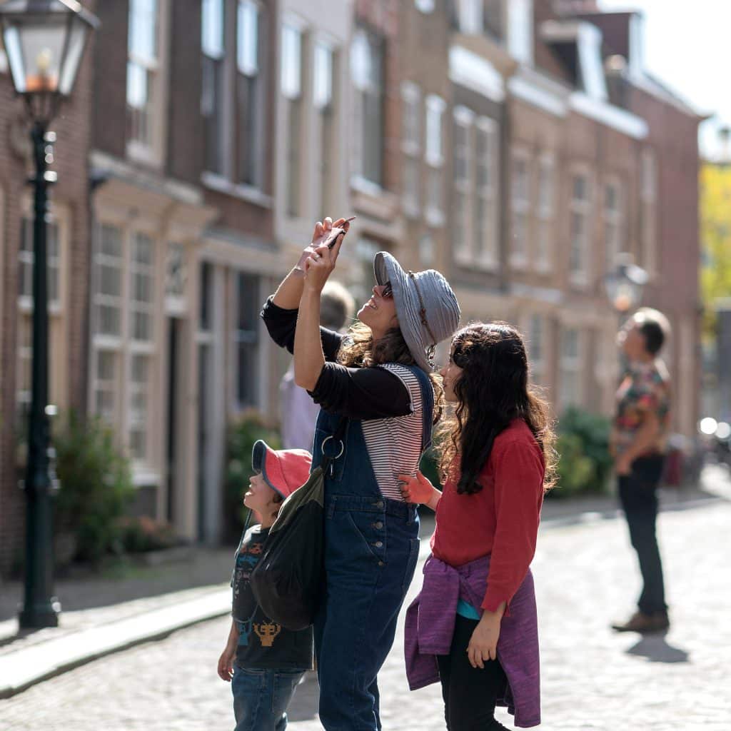 Hofstraat kinderen foto Open Monumentendagen Dordrecht