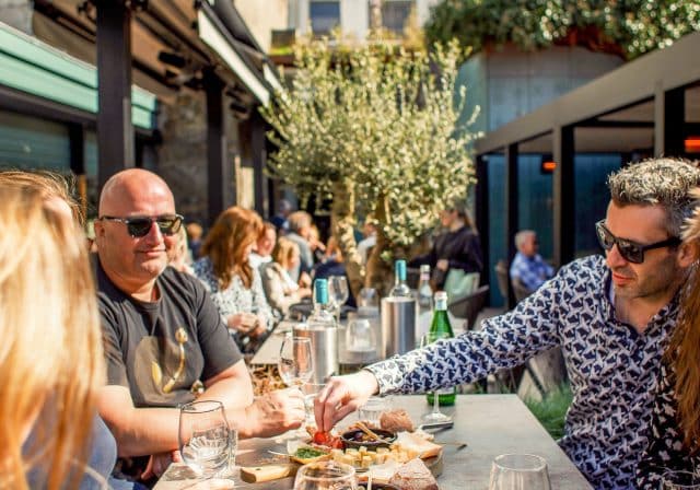 BRUT eten drinken wijn stadstuin tuin lente centrum Dordrecht