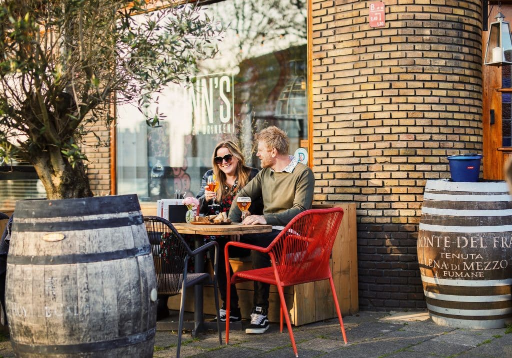Finn's eten drinken terras lente Dordrecht