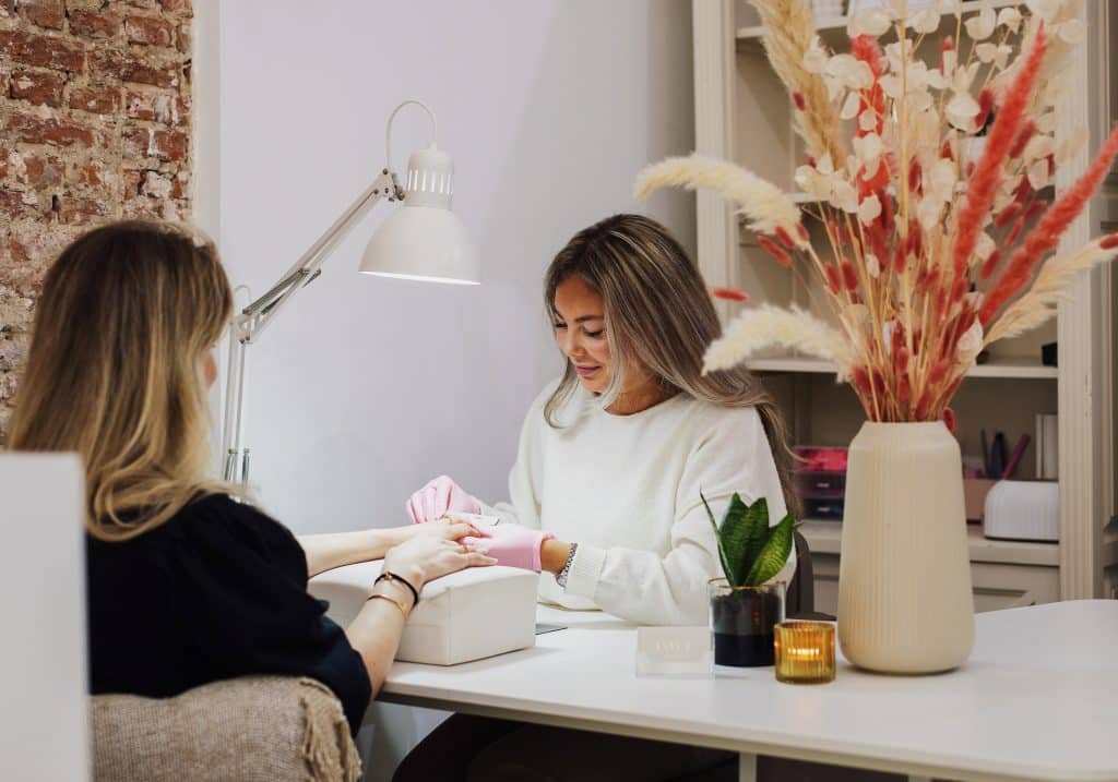 LOTT. Beautysalon verzorging nagels Vriesestraat Dordrecht