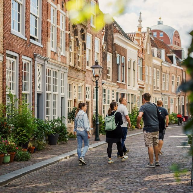 Stadswandeling groepen Hofstraat sightseeing cultuur historie Dordrecht