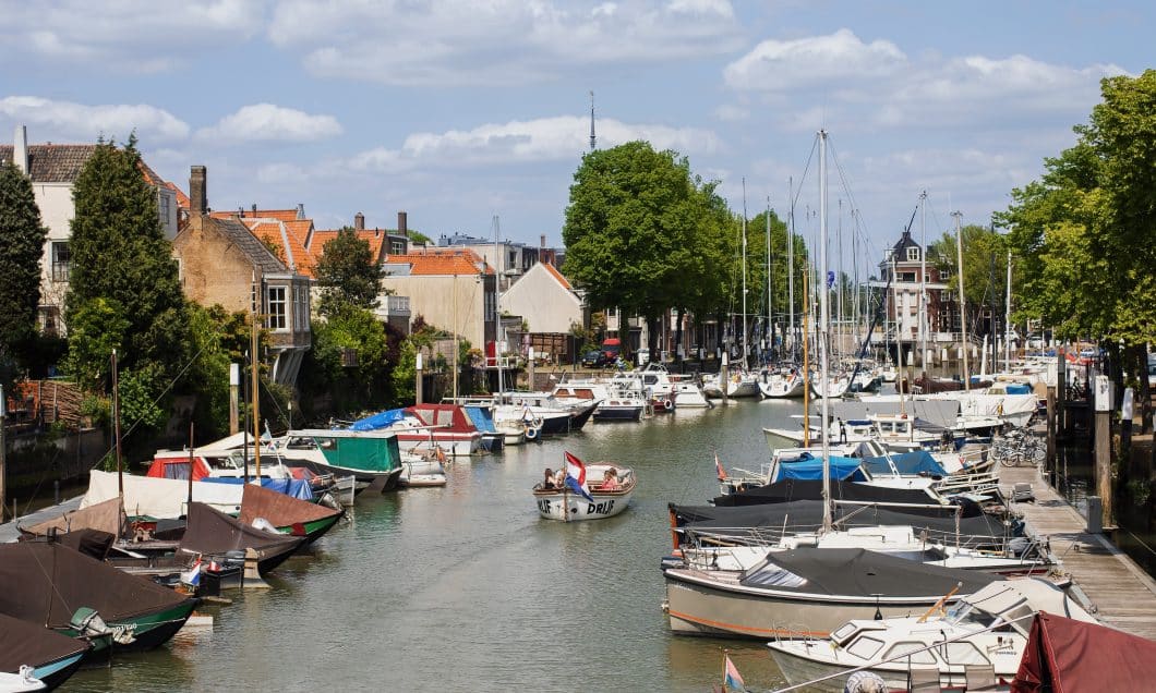 Wijnhaven Taankade DRIJF rondvaarten water lente Dordrecht