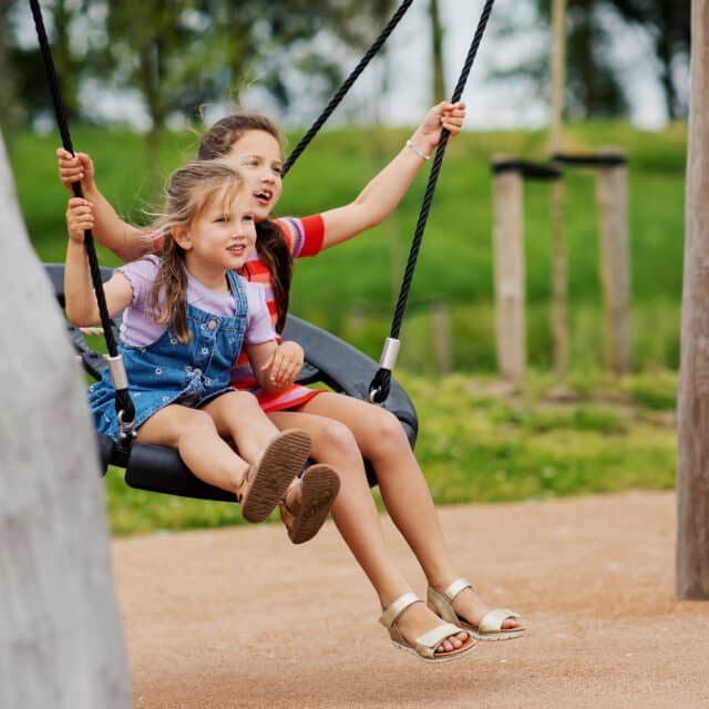 Playground Reewegpark play kids activities Dordrecht spring summer (2)