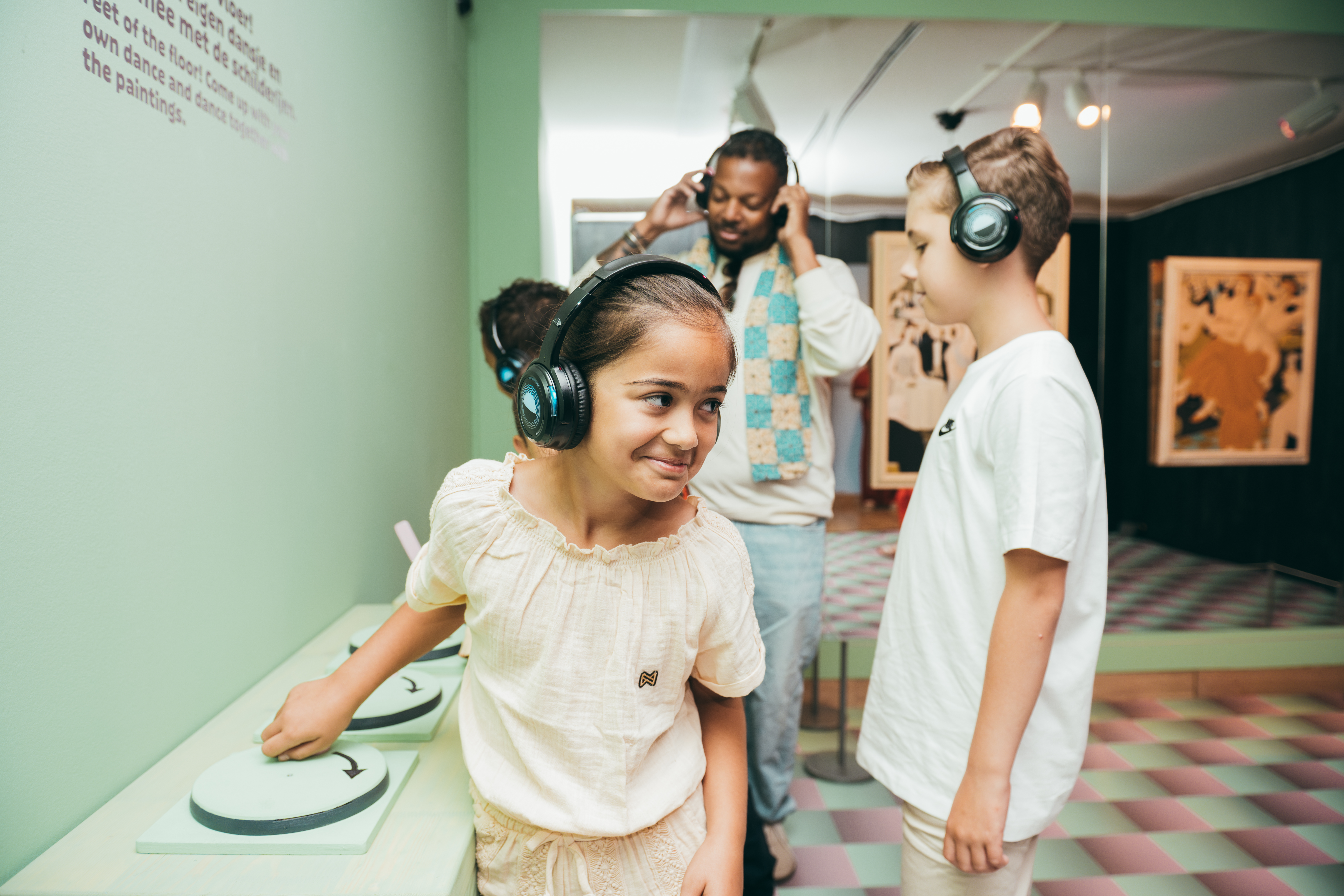 Dordrechts Museum - De werken van Erfmann nodigen uit tot een dansje - foto Lizzy van Leeuwen