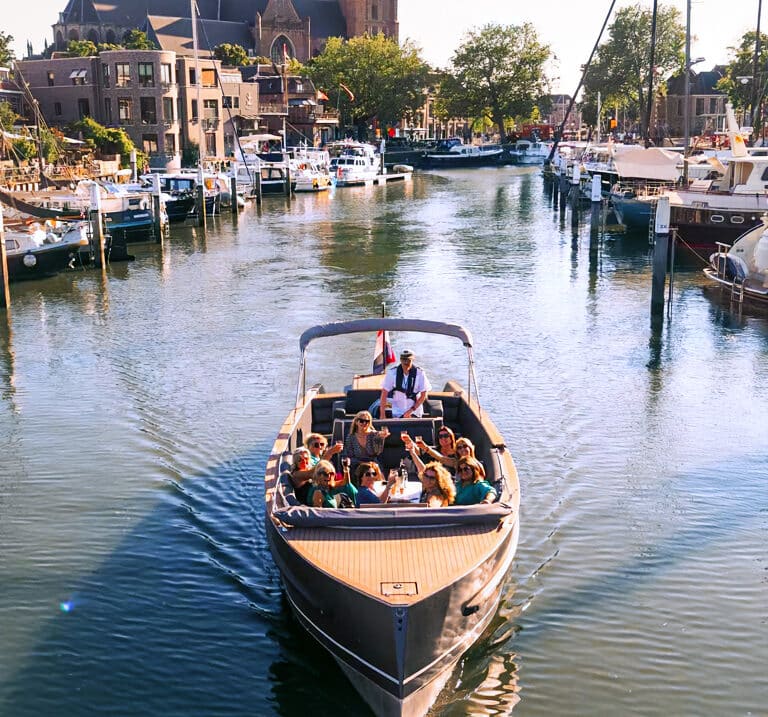 Rondvaartindordrecht rondvaart boot Nieuwe Haven Grote Kerk centrum Dordrecht