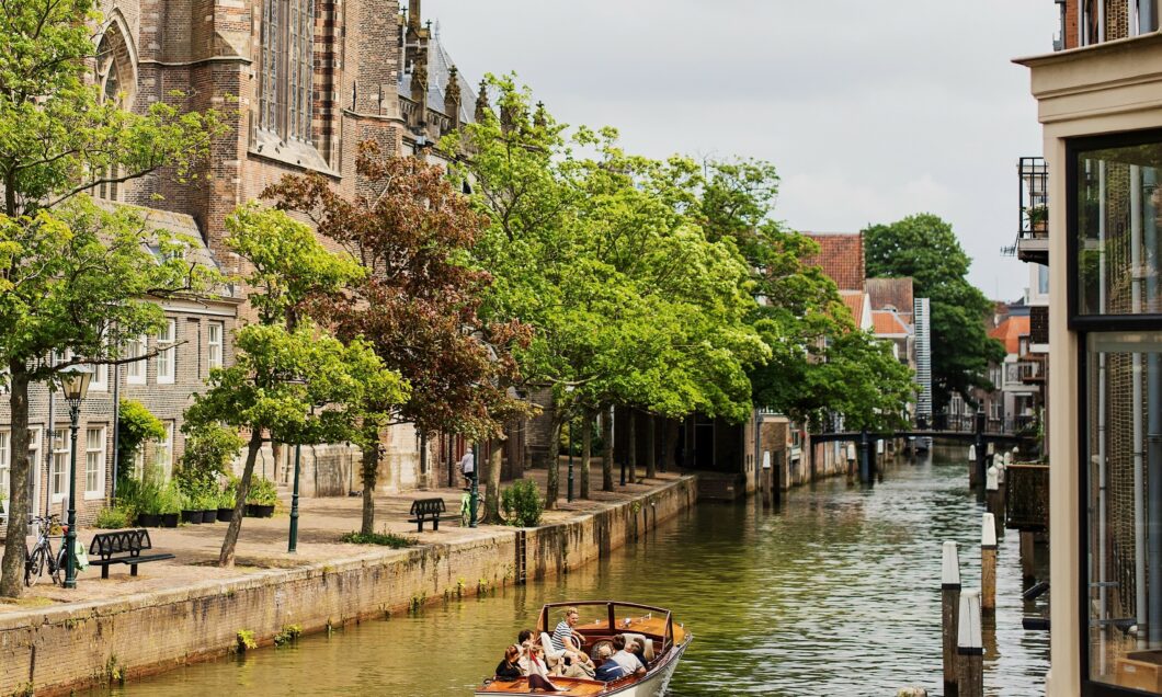 Si Barone Voorstraathaven Grote Kerk Leuvebrug boot haven centrum Dordrecht (1)