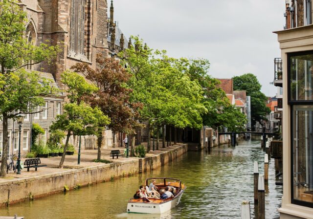 Si Barone Voorstraathaven Grote Kerk Leuvebrug boot haven centrum Dordrecht (1)