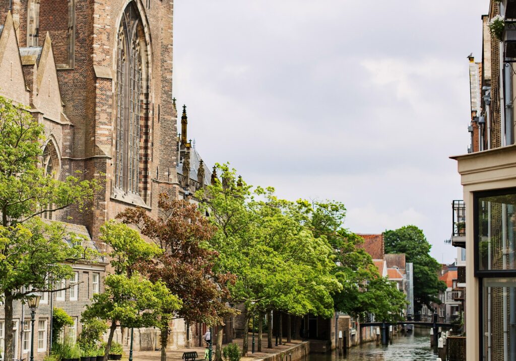 Si Barone Voorstraathaven Grote Kerk Leuvebrug boot haven centrum Dordrecht (2)