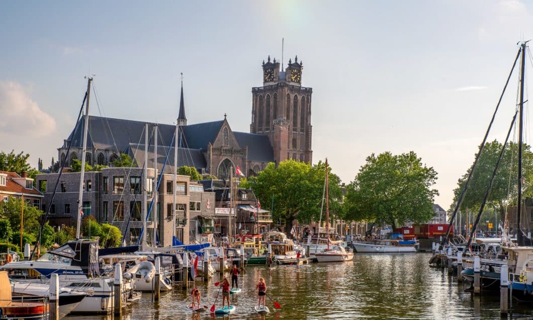 Suppen paddle boarden Nieuwe Haven Grote Kerk centrum Dordrecht