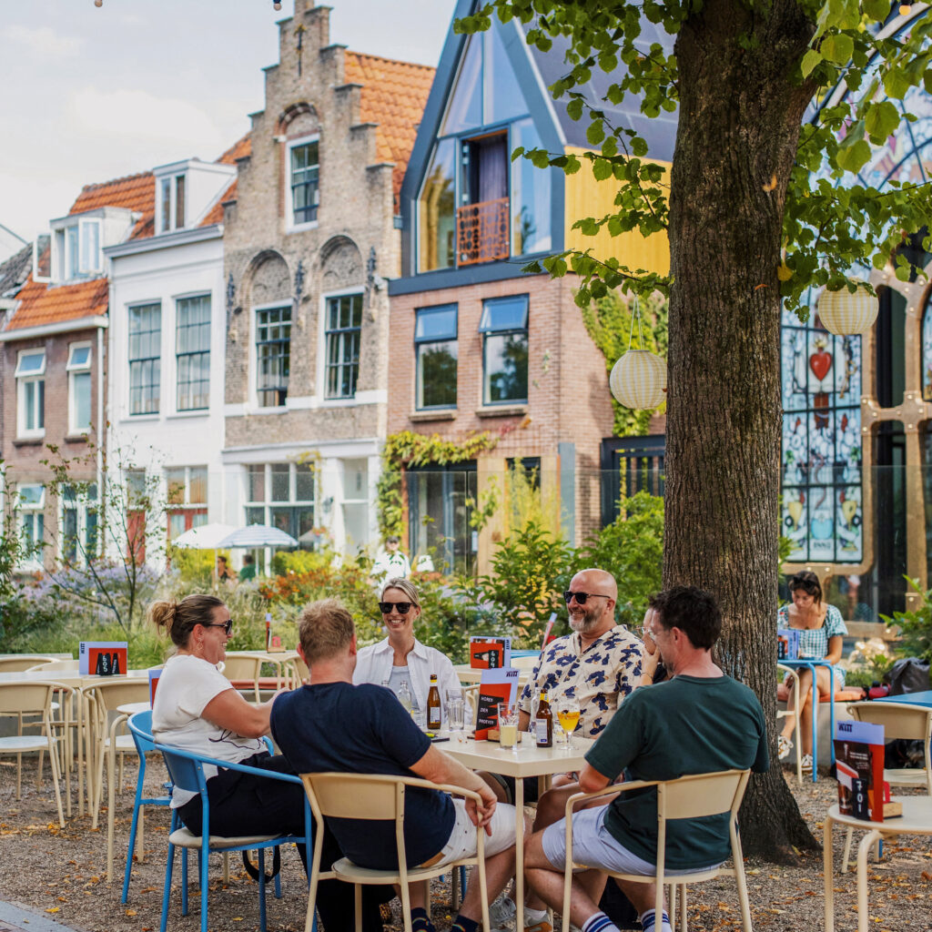 De Witt eten drinken terras Kunstkerk centrum Dordrecht najaar zomer (1)