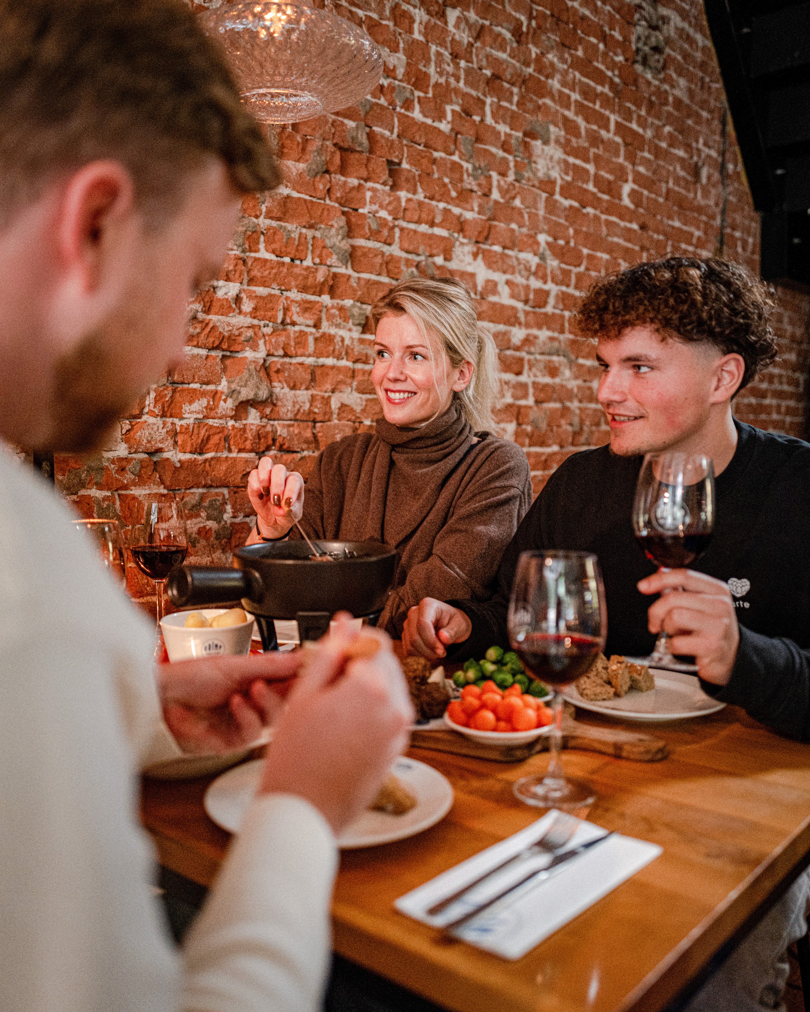 De Crimp - fotograaf Dion Doornik - kaasfondue eten drinken centrum Dordrecht winter
